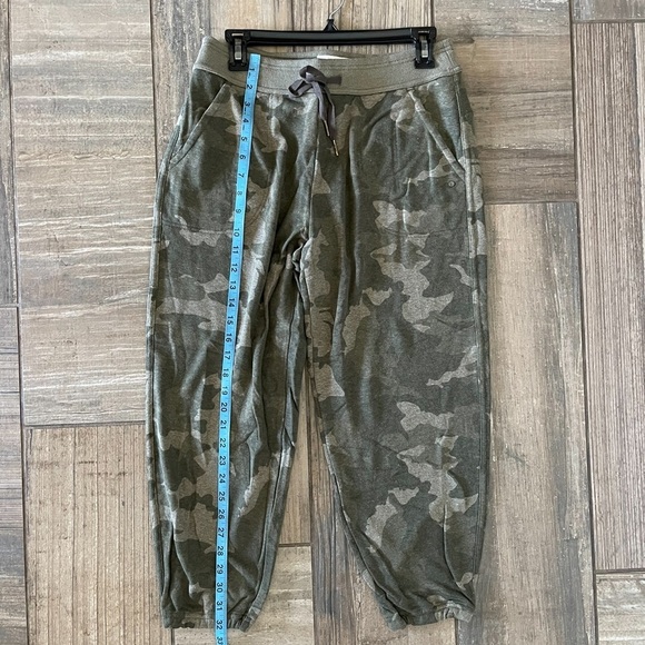 Prana Women's Cozy Up Ankle Pant in sage CAMO size medium - Picture 9 of 9